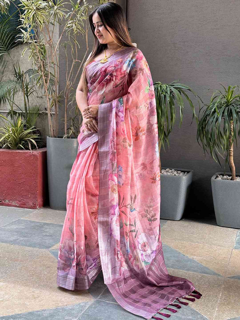 Traditional Self Zari Chex Weaving Floral Print Saree