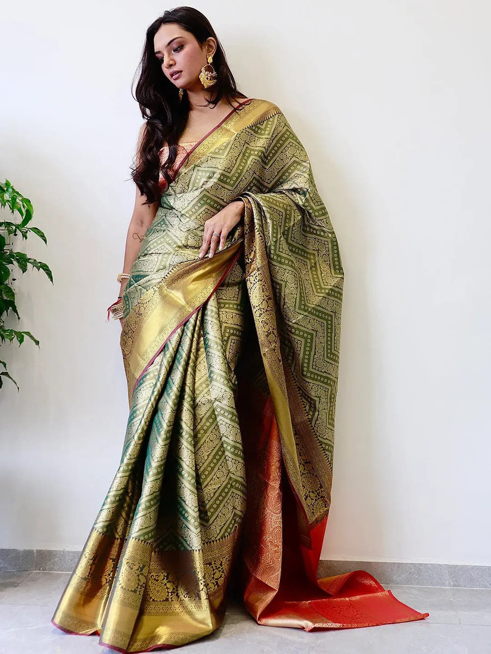 Exclusive Gold Zari One Grm Gold Kanjivaaram Pattu Silk Saree.