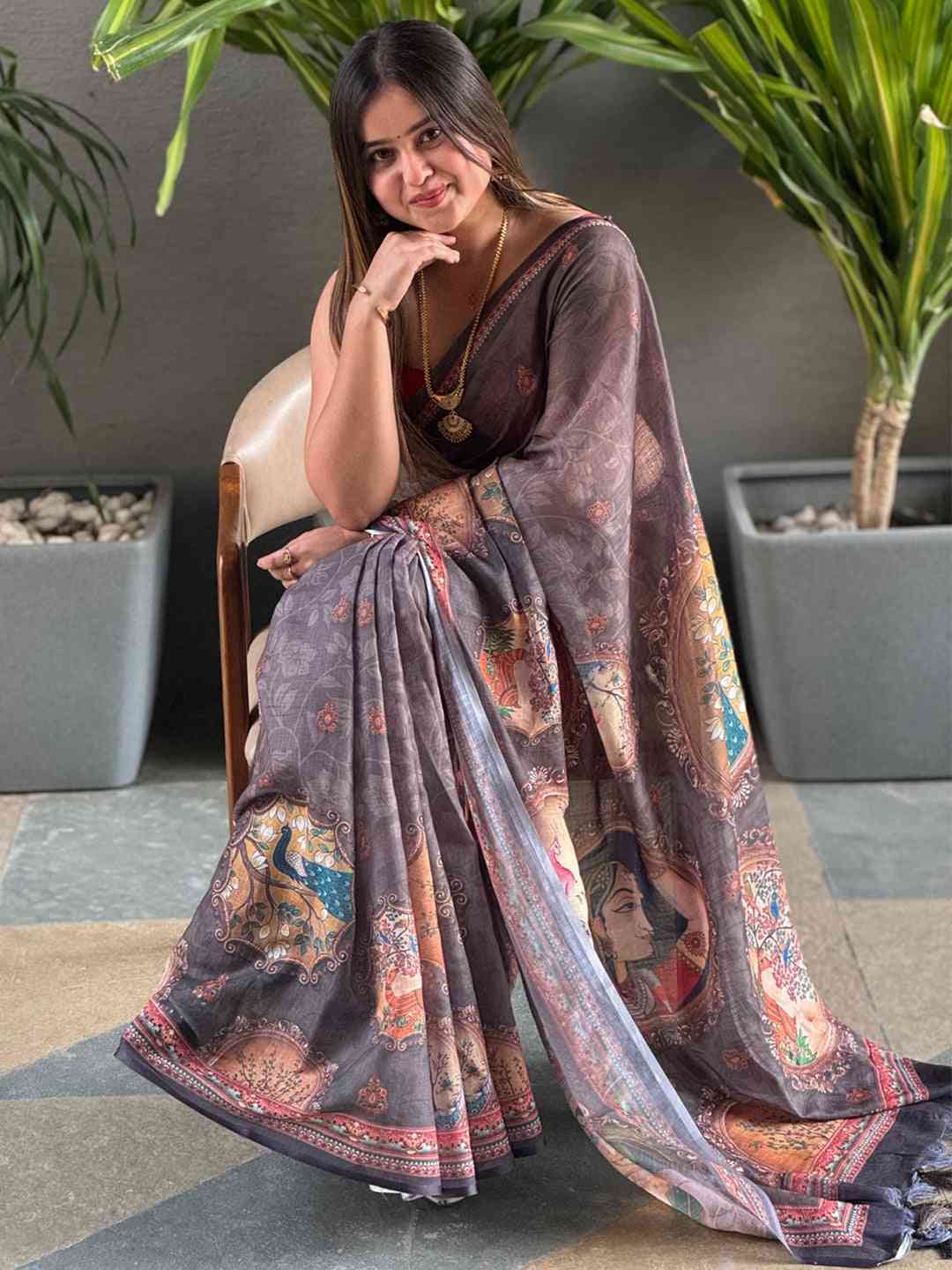 Grey colour Linen Saree With Digital Print And Majestic Border