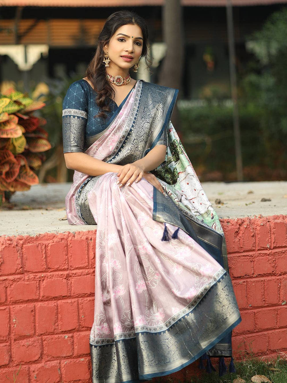 Light Purple Colour Batik Pen kalamkari Saree With Zari Weaving Pallu - Luxe
