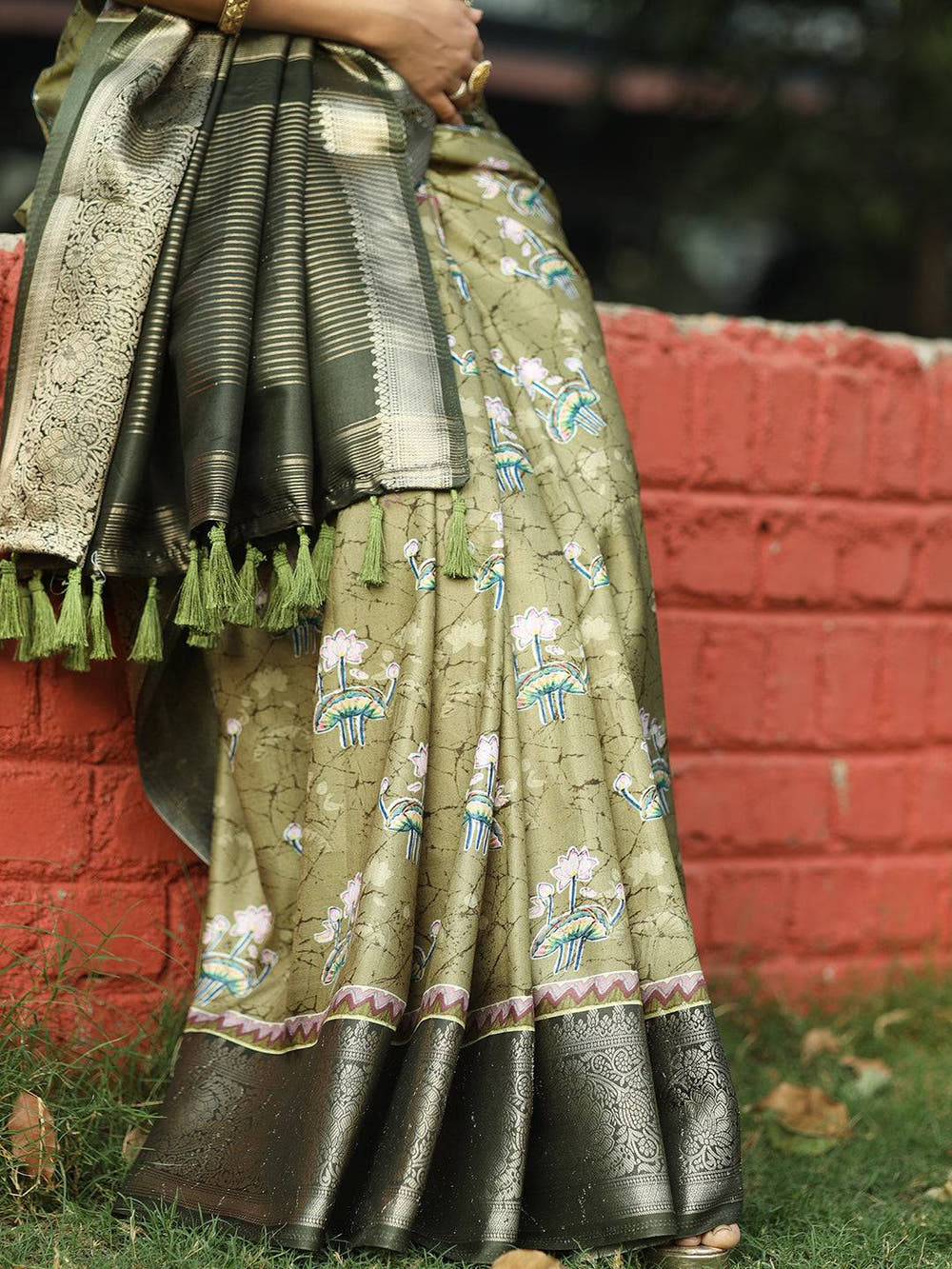 Green Colour Batik Pen kalamkari Saree With Zari Weaving Pallu - Luxe
