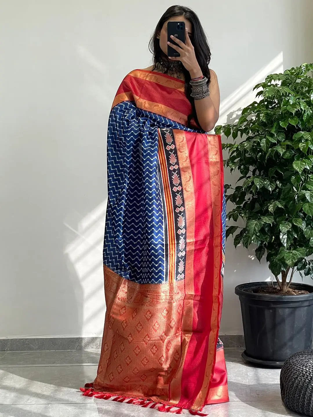 Exclusive Gadwal Border Ikkat Print Saree
