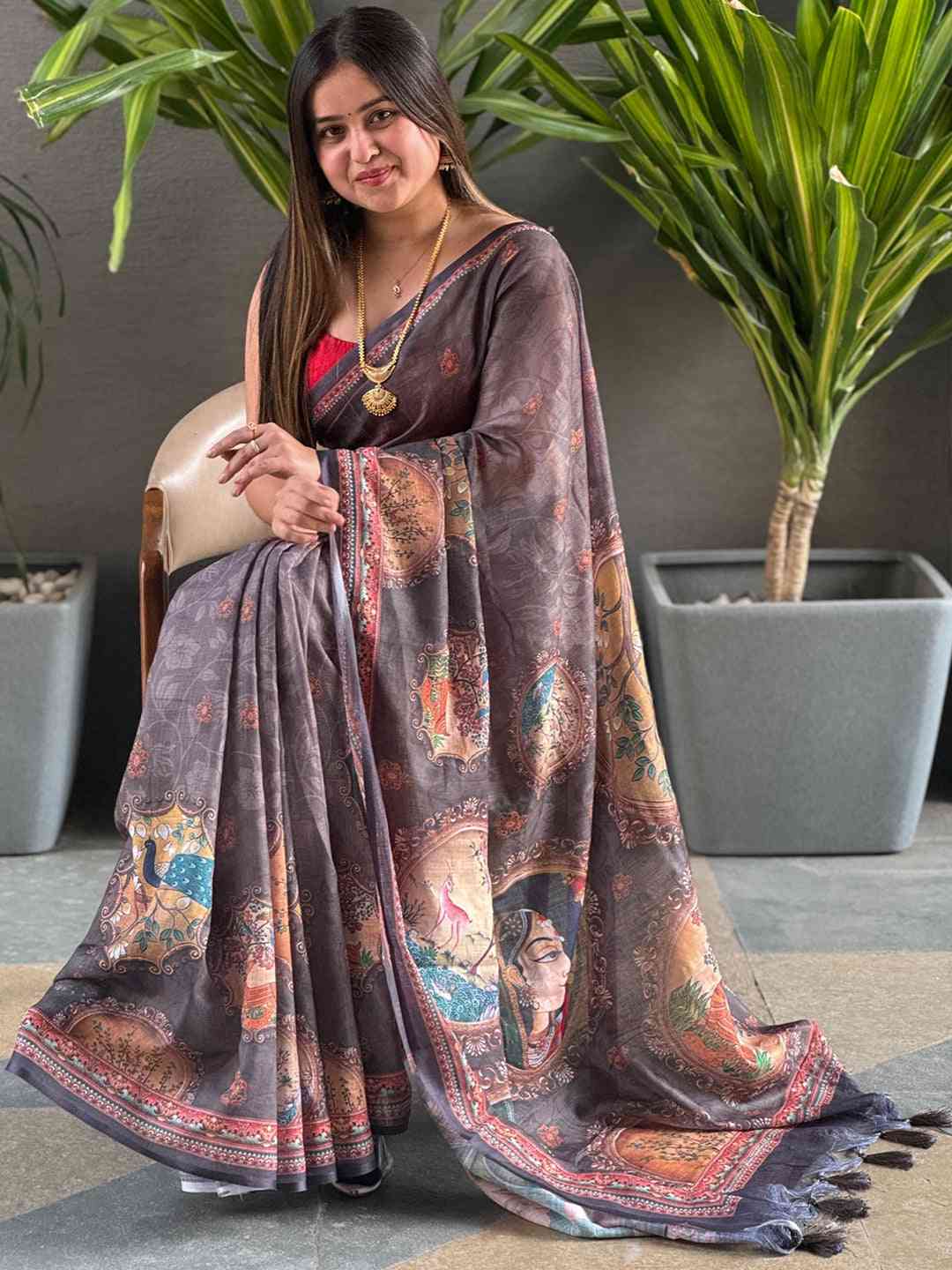Grey colour Linen Saree With Digital Print And Majestic Border