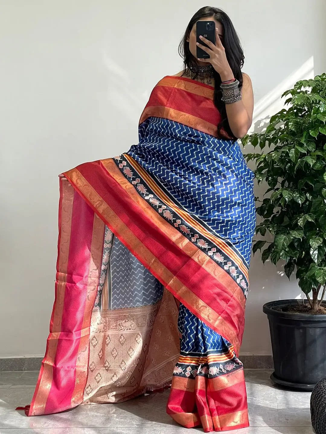 Exclusive Gadwal Border Ikkat Print Saree
