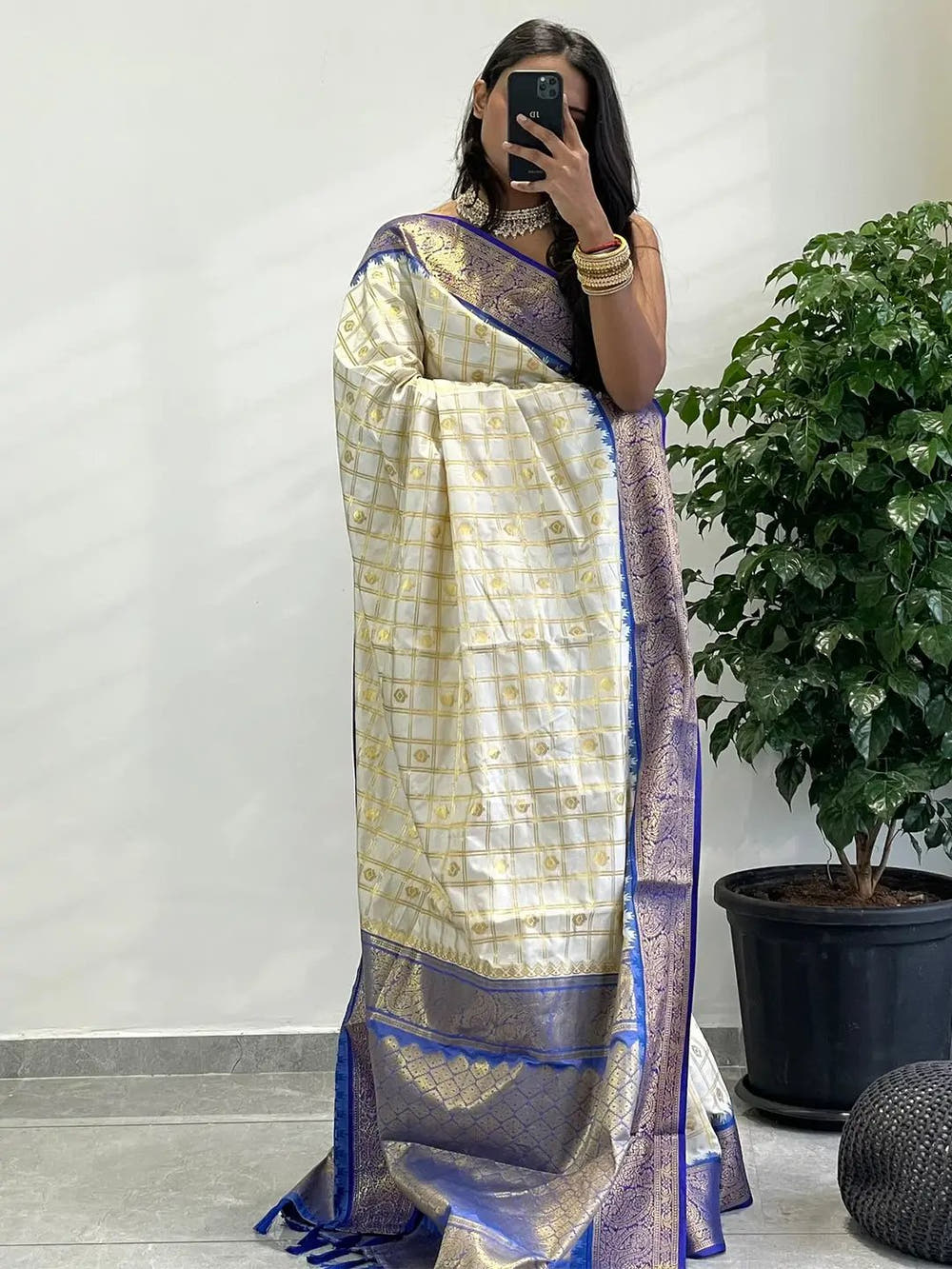 Divine Elegance Attractive Soft Silk Temple Border Gadwal Saree