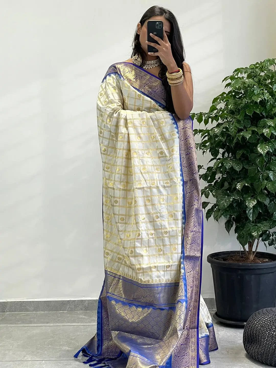 Divine Elegance Attractive Soft Silk Temple Border Gadwal Saree