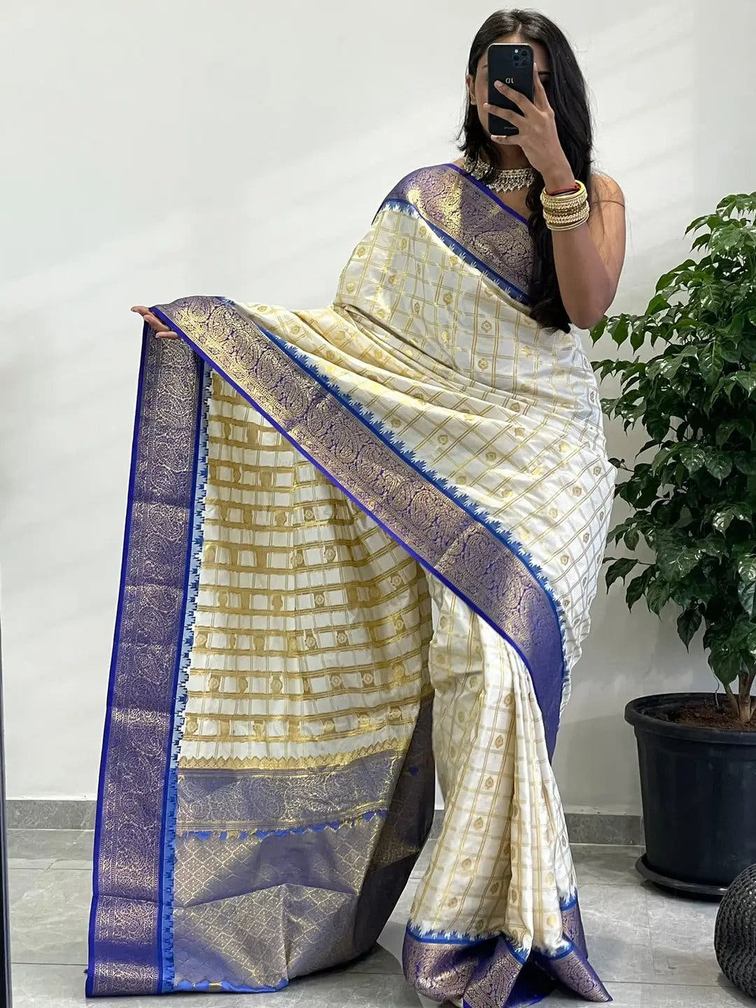 Divine Elegance Attractive Soft Silk Temple Border Gadwal Saree