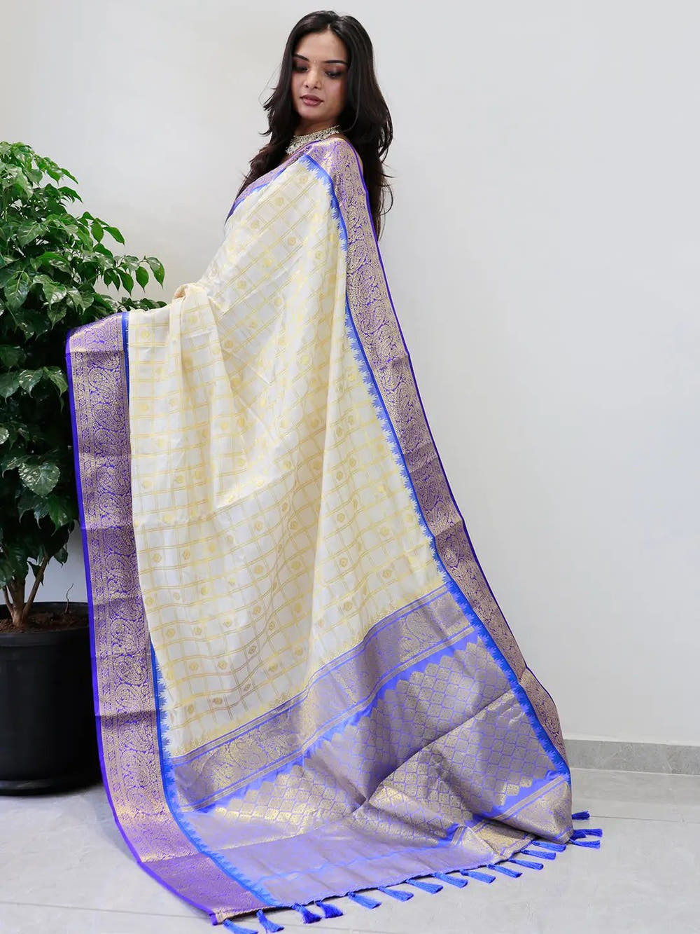 Divine Elegance Attractive Soft Silk Temple Border Gadwal Saree