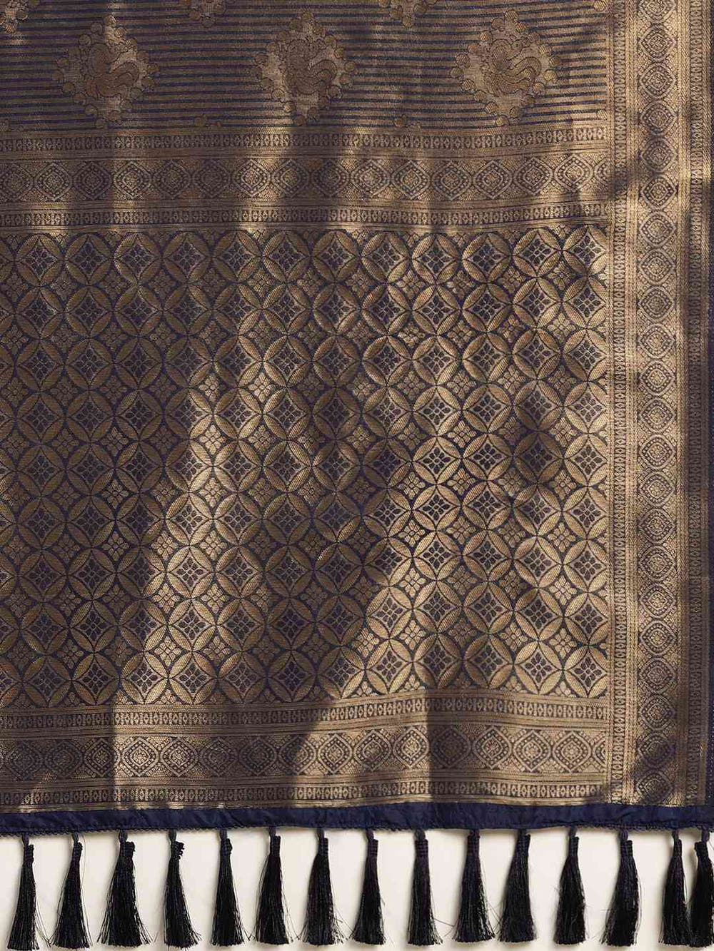 Exclusive Navy Silk Blend Banarasi Saree with Exquisite Woven Design