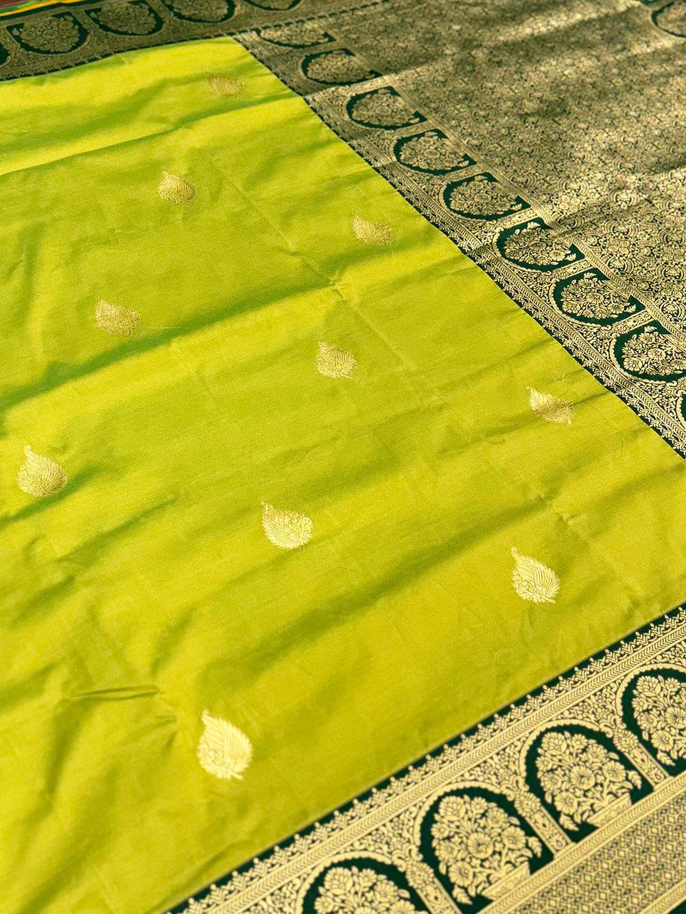 Graceful Soft Silk Swan Motif Saree