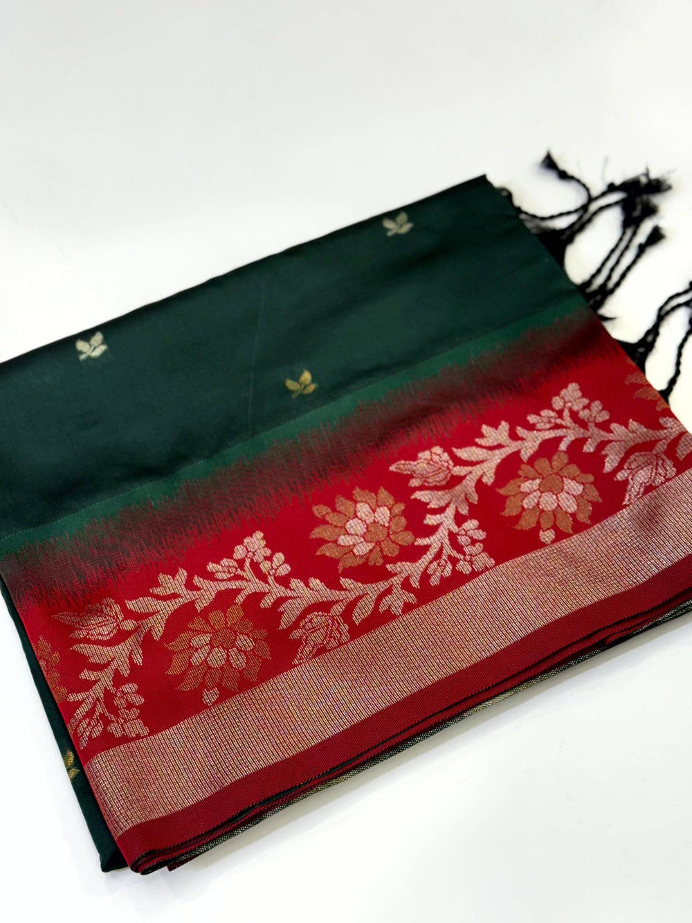 Radiant Green Gadwal Pattu Saree