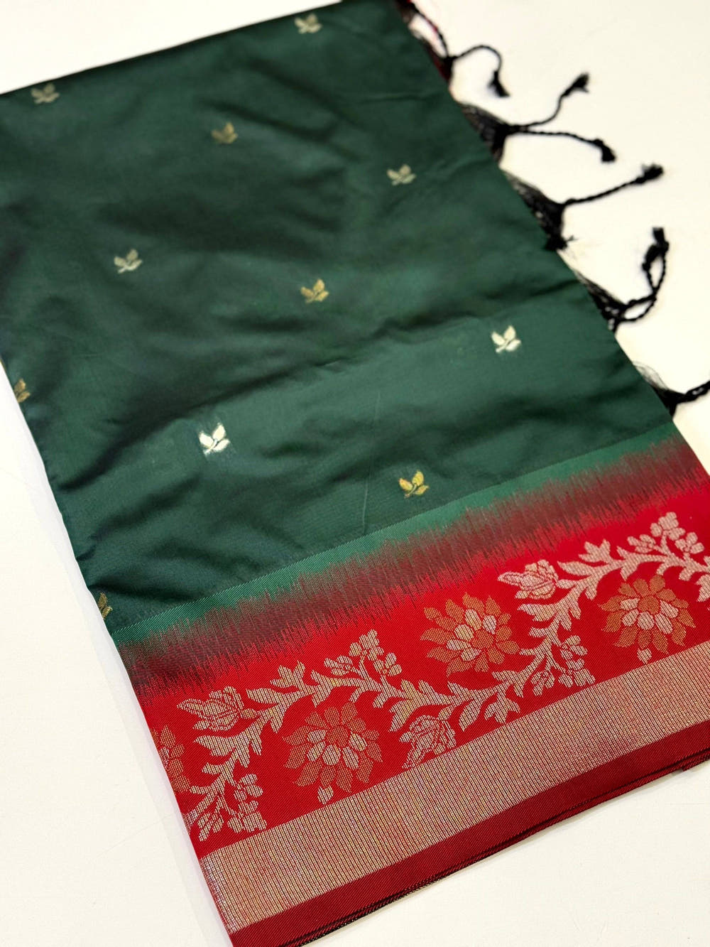 Radiant Green Gadwal Pattu Saree