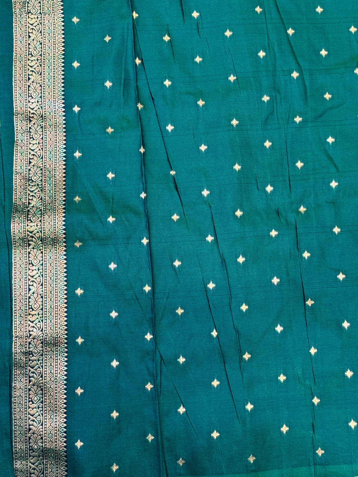 Majestic Dual Tone Gold Zari Saree
