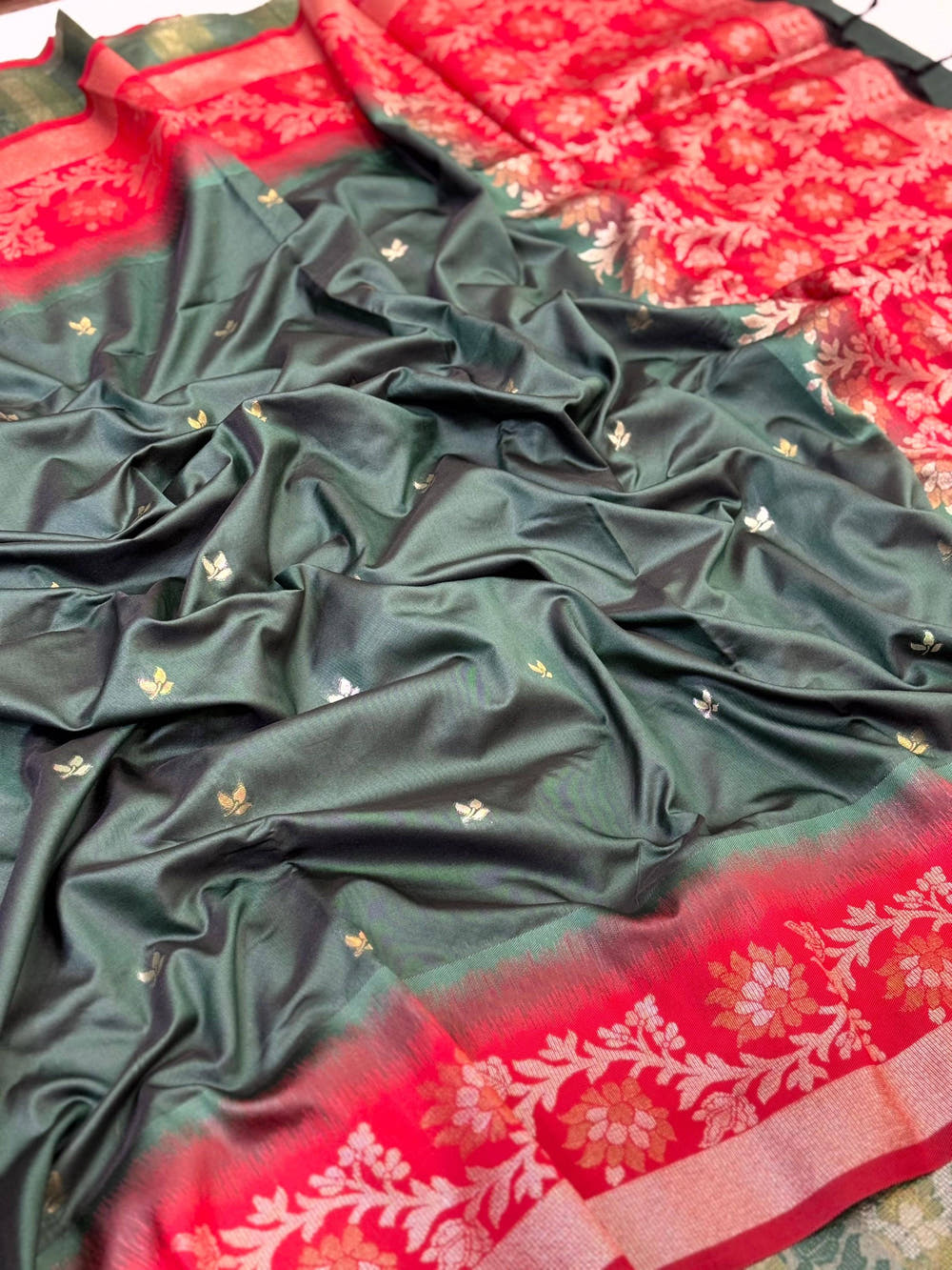 Radiant Green Gadwal Pattu Saree