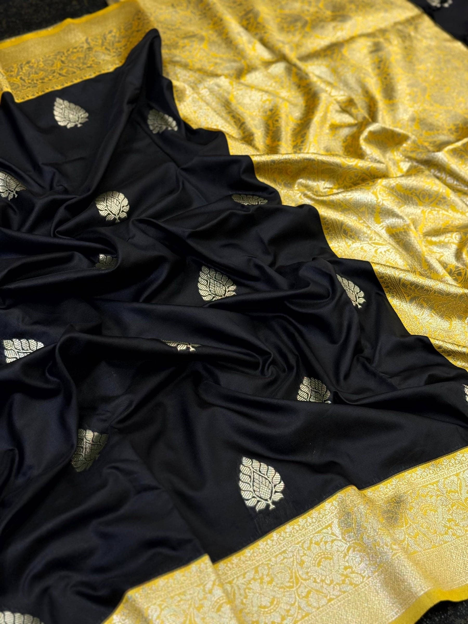 Black Gadwal Weave Soft Silk Saree