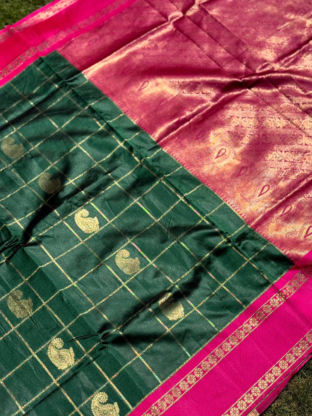 Intricate Paisley Silk Saree With Radiant Pink Pallu