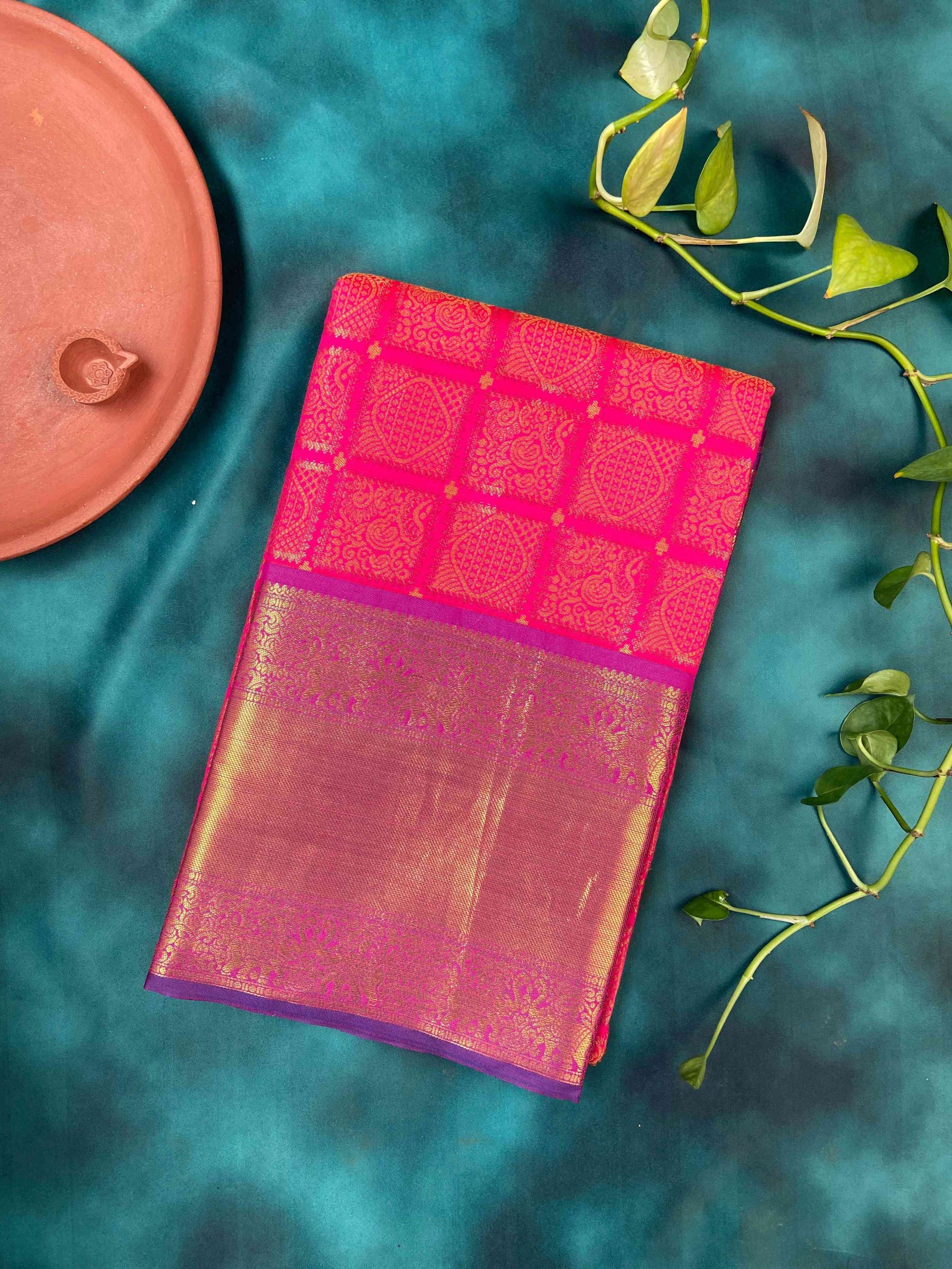 Checked Print Kanjivaram Silk Saree With Zari Work
