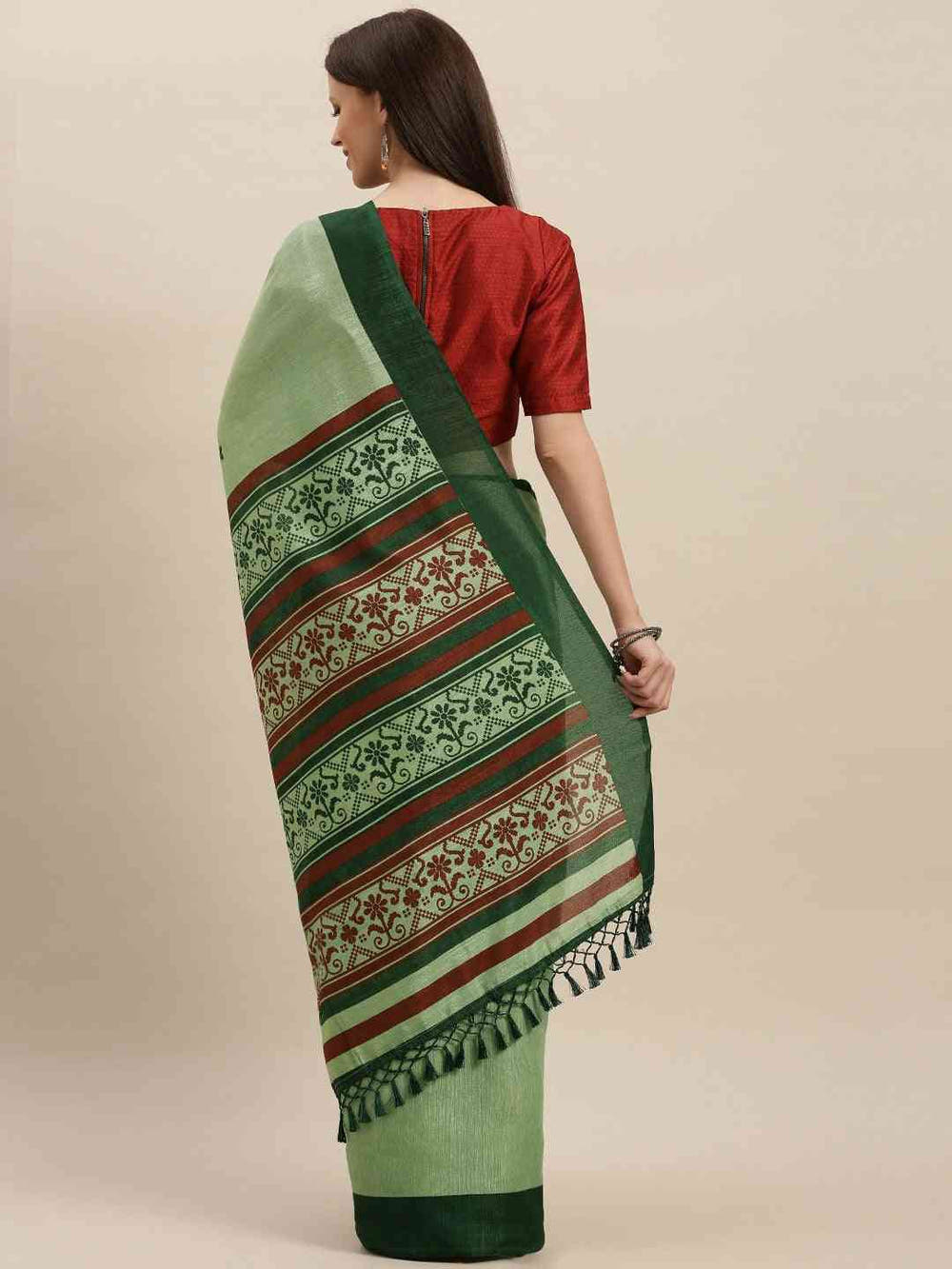 Stylish Silk Saree With Solid Floral Print