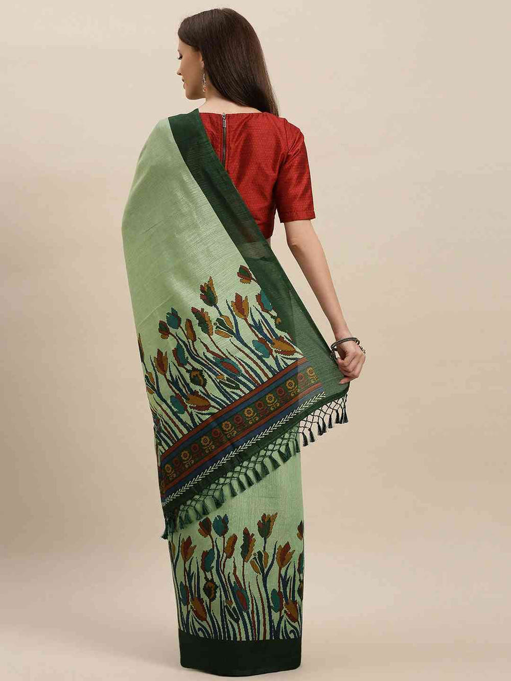 Stylish Silk Saree With Solid Floral Print