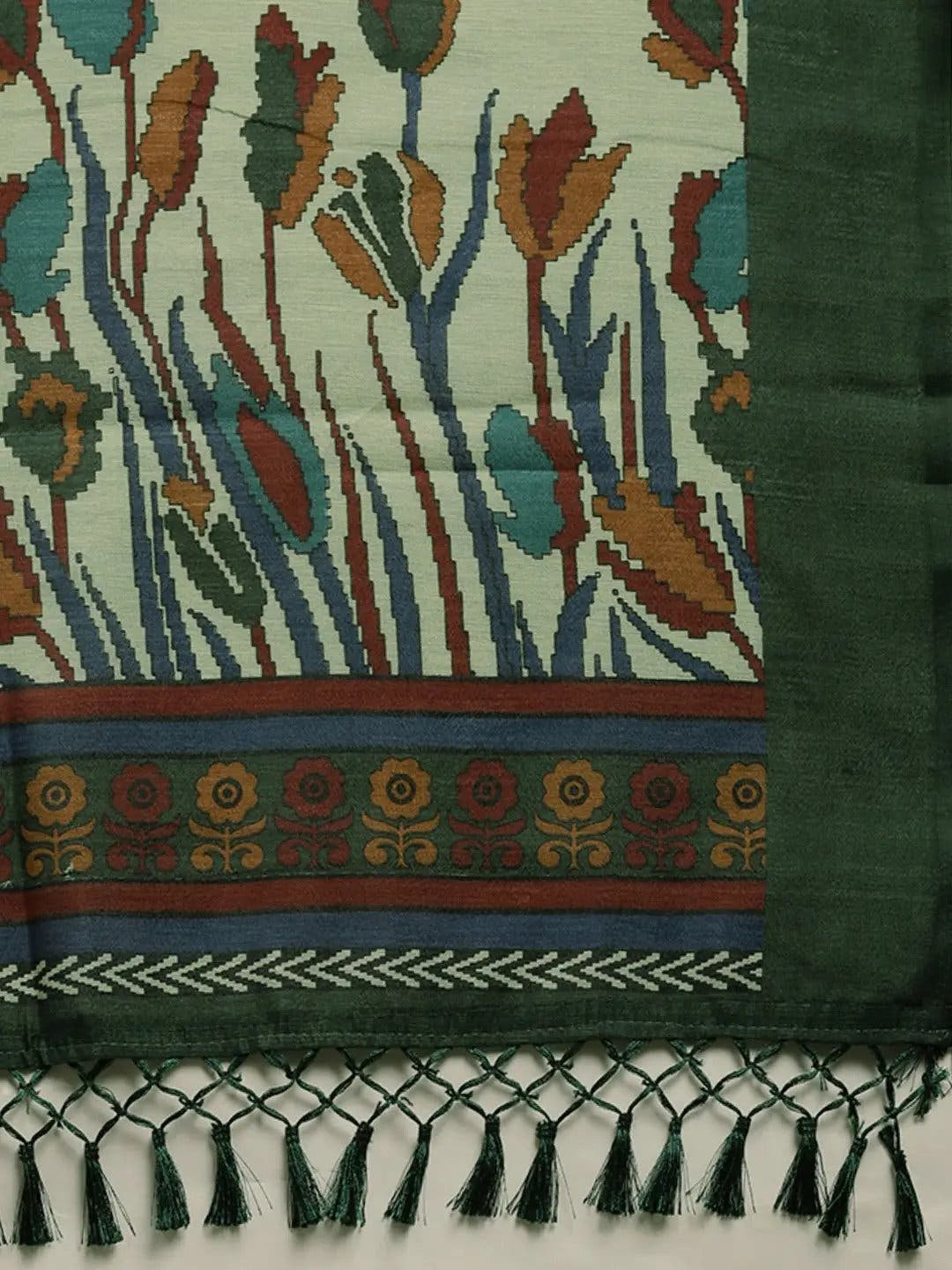 Stylish Silk Saree With Solid Floral Print