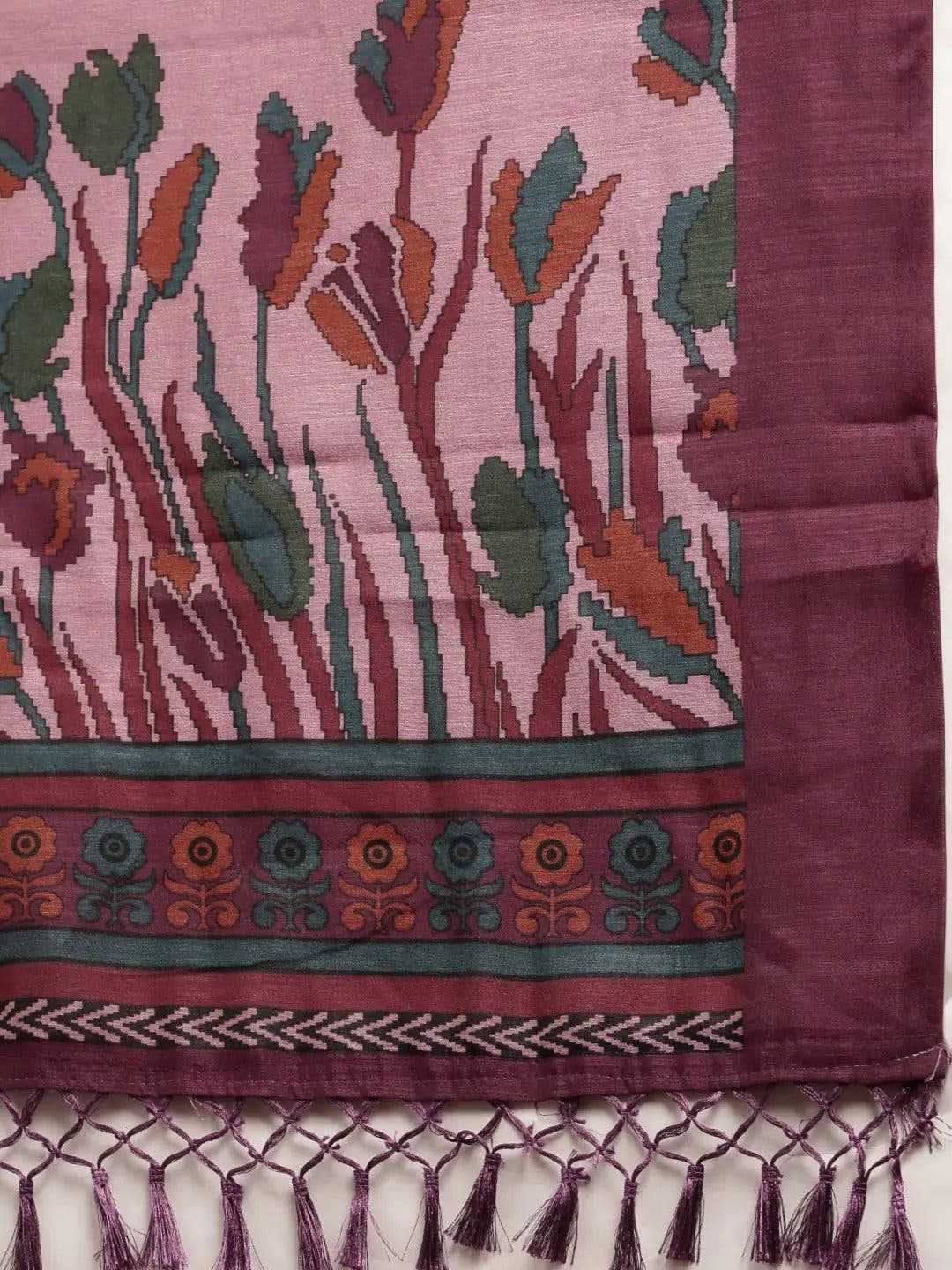 Stylish Silk Saree With Solid Floral Print