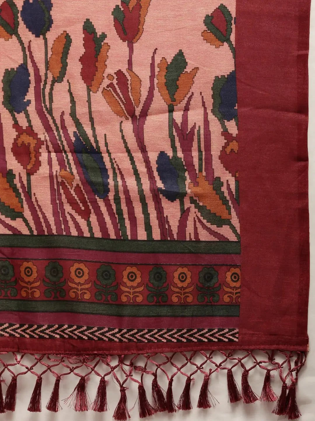 Stylish Silk Saree With Solid Floral Print