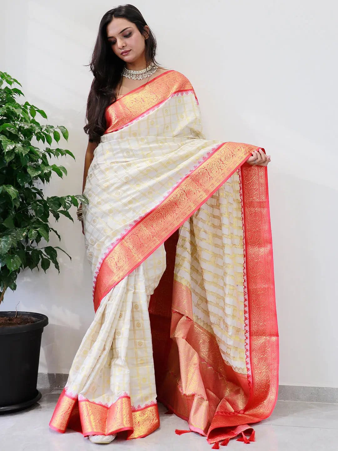 Divine Elegance Attractive Soft Silk Temple Border Gadwal Saree