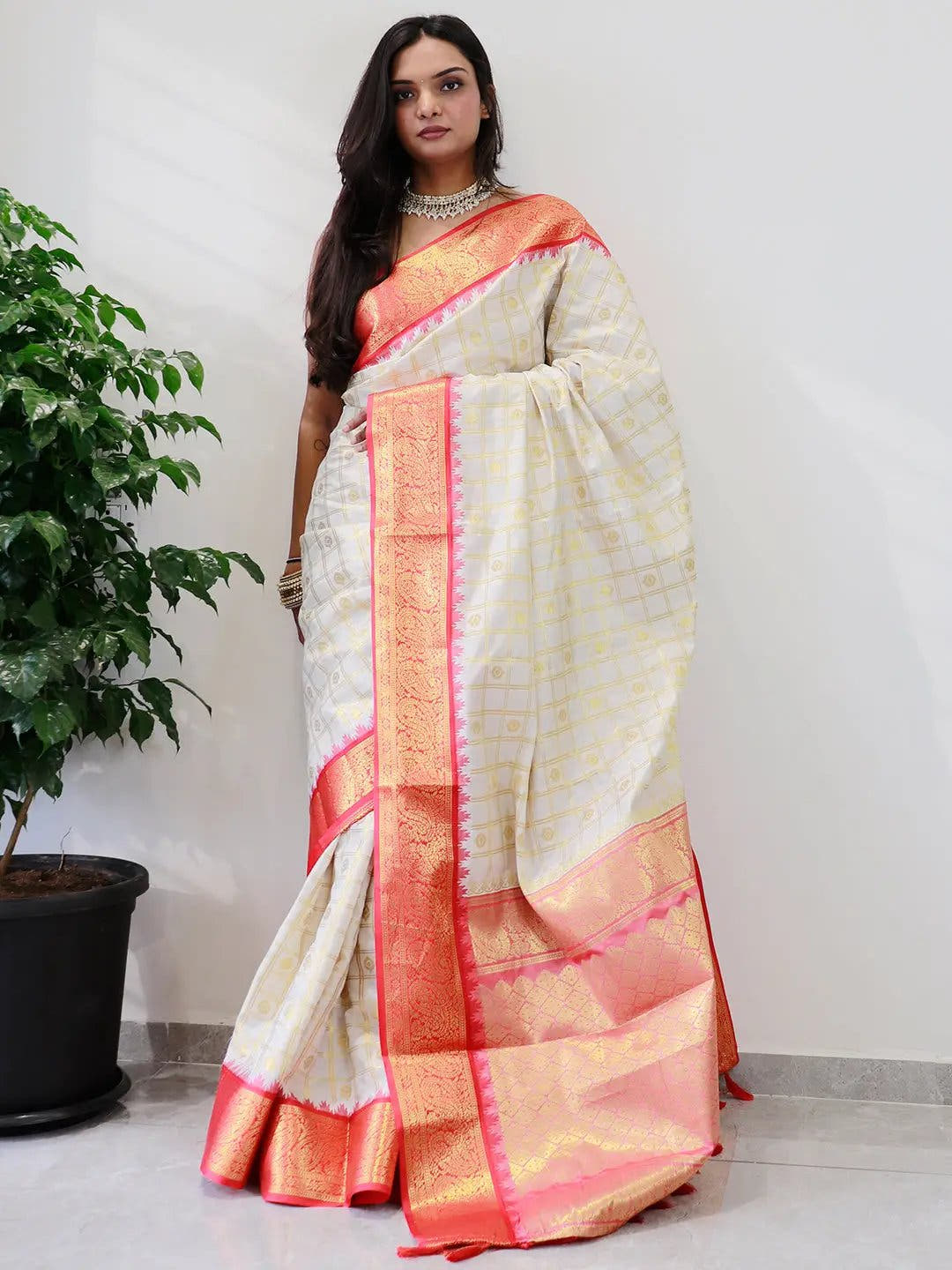 Divine Elegance Attractive Soft Silk Temple Border Gadwal Saree