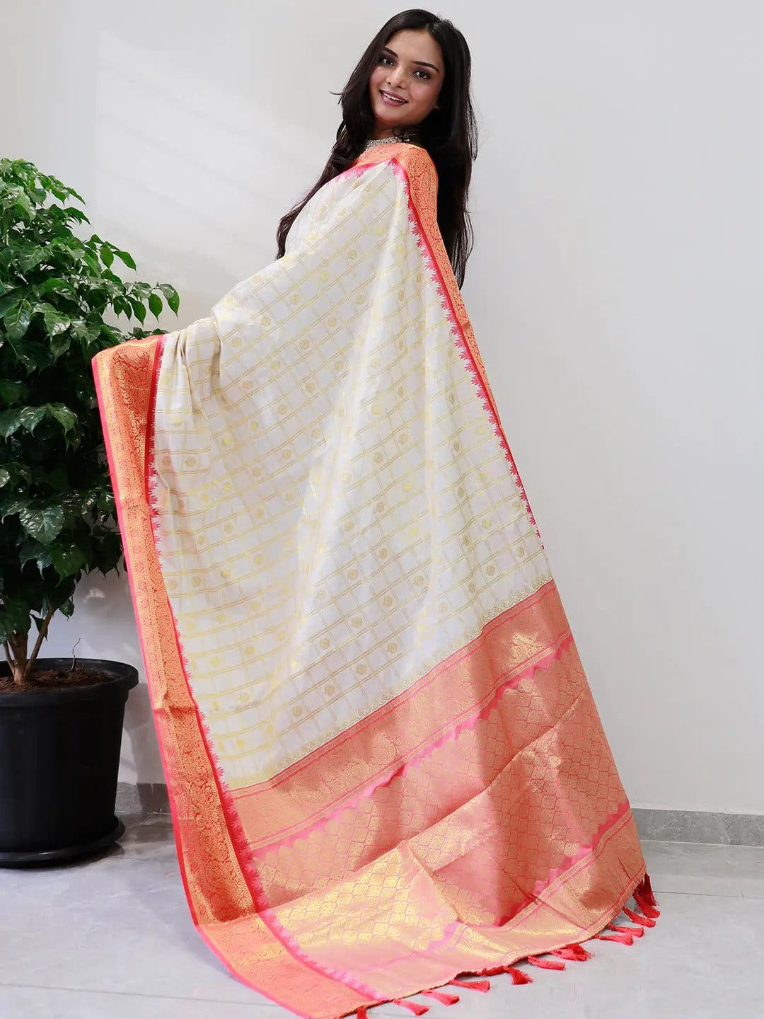 Divine Elegance Attractive Soft Silk Temple Border Gadwal Saree