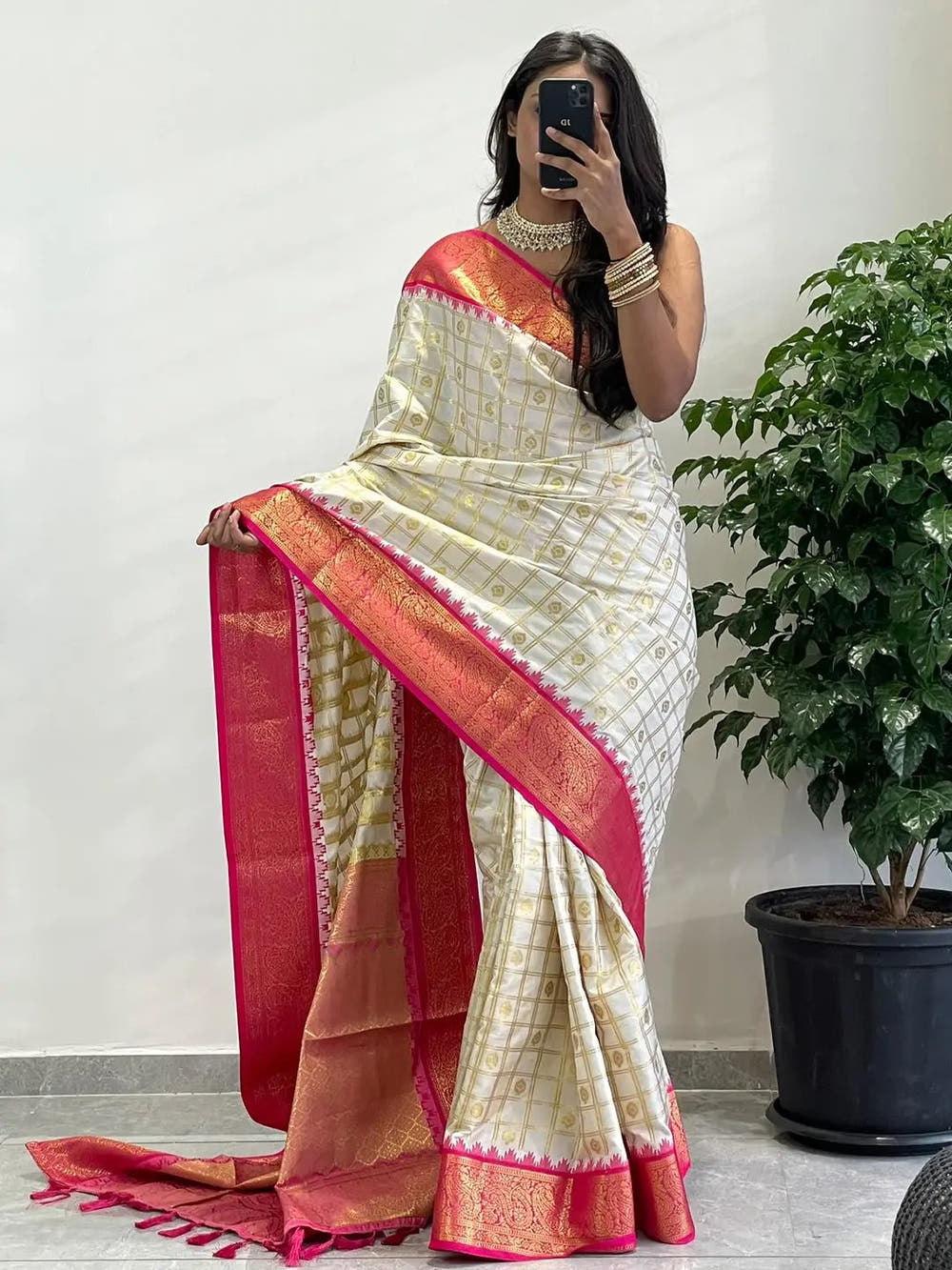 Divine Elegance Attractive Soft Silk Temple Border Gadwal Saree
