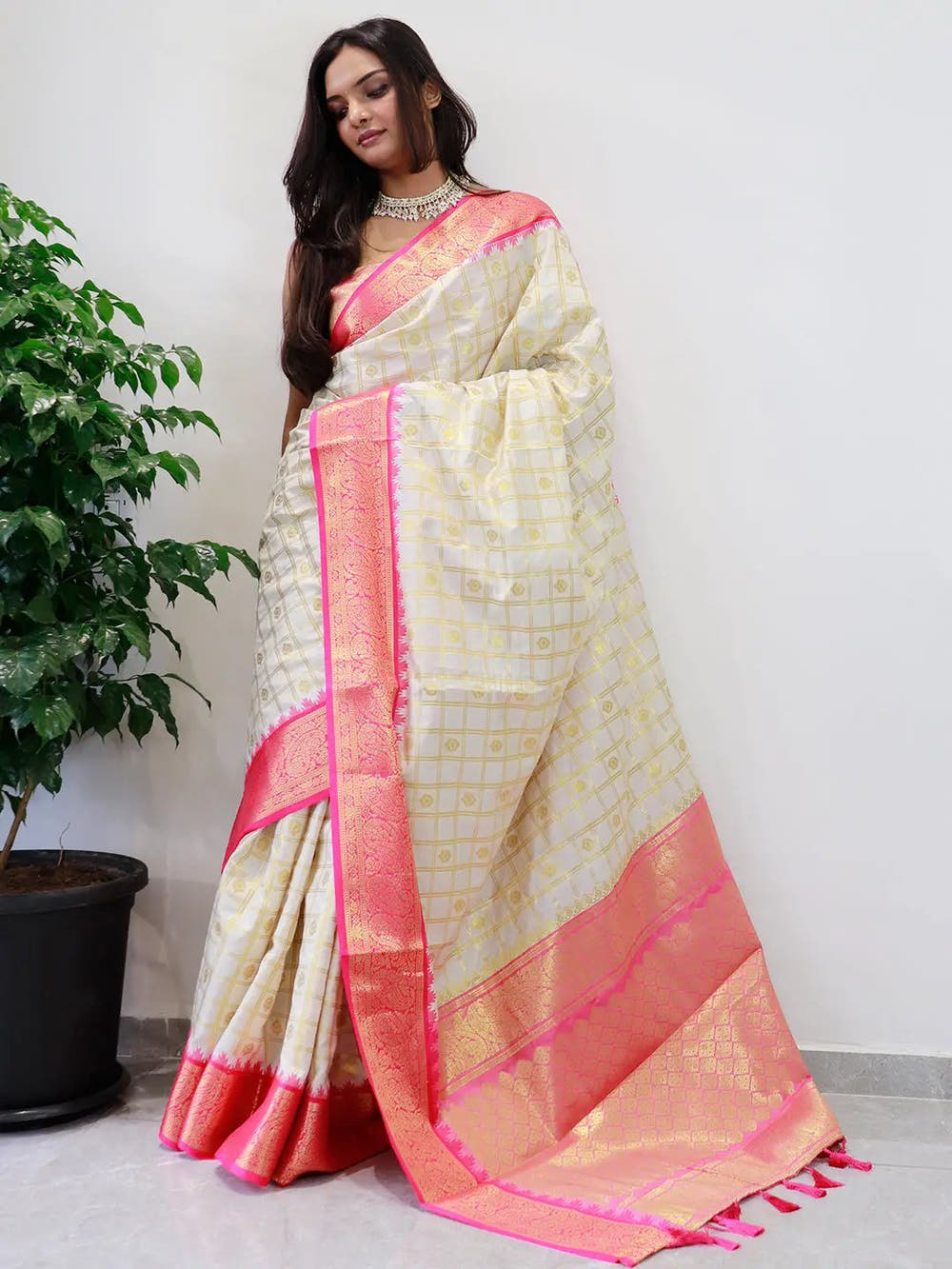 Divine Elegance Attractive Soft Silk Temple Border Gadwal Saree