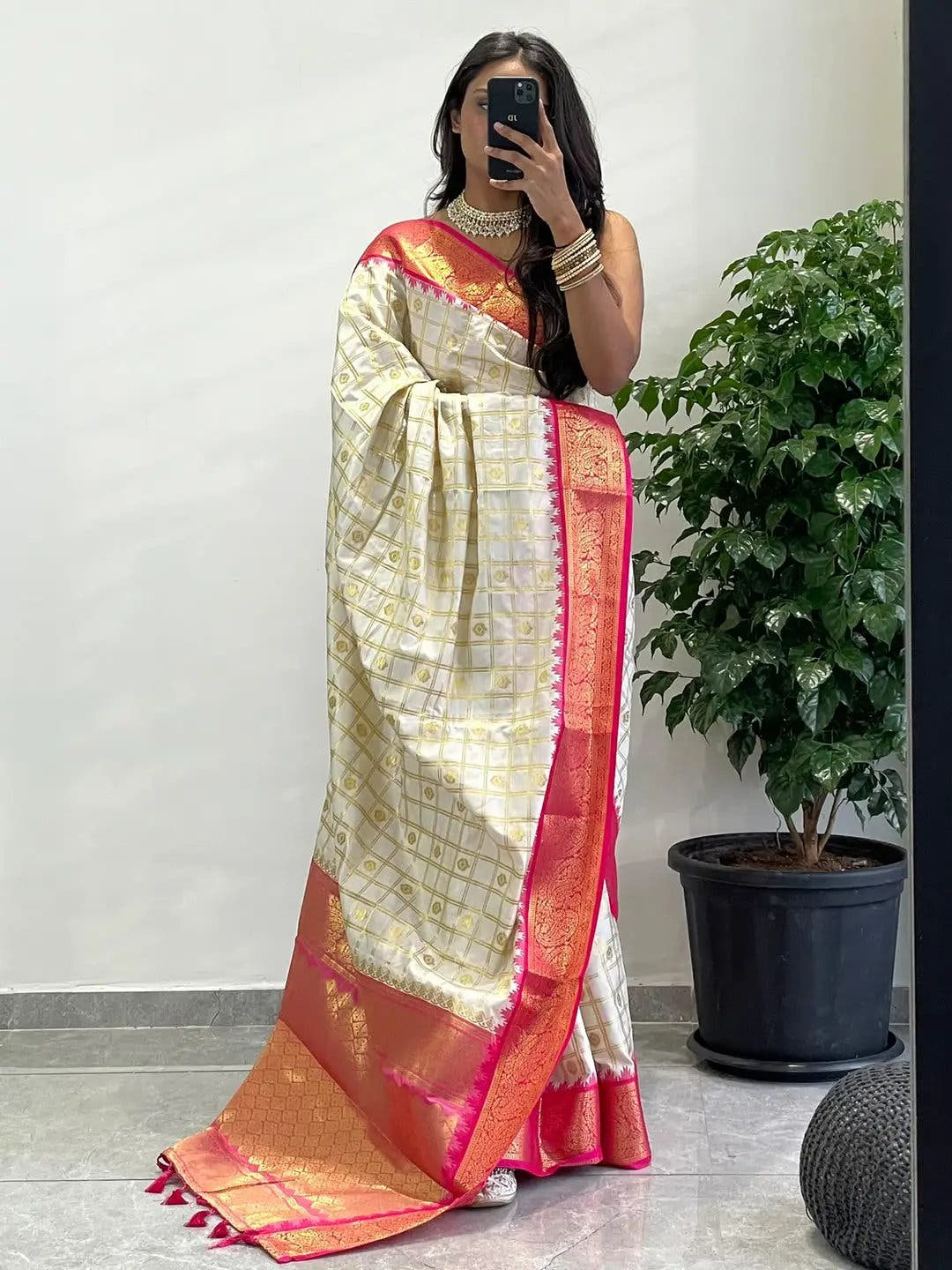 Divine Elegance Attractive Soft Silk Temple Border Gadwal Saree
